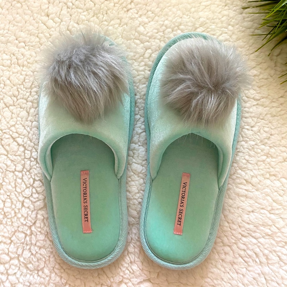 NWOT Victoria’s Secret Teal Slippers